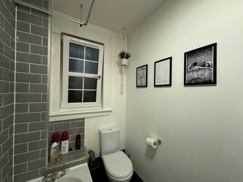 Stirling Haven: Charming 3B Apt in City Centre 26 Hello Guest