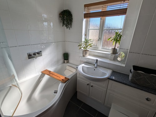 Modern 3B Eastbourne Retreat: Tranquil & Cozy Stay 10 Hello Guest