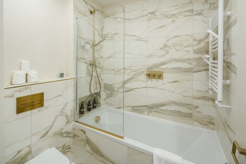 Stylish 2 Bedroom / 2 Bath in Notting Hill 13 Hello Guest