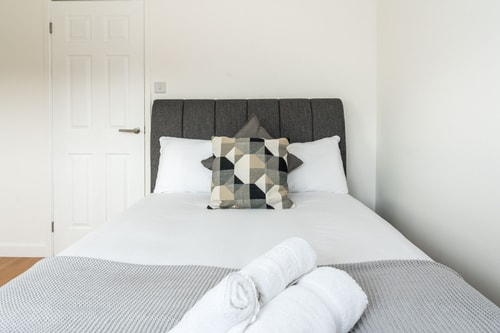 Sleek and Stylish 2BD Home with a Garden Anerley 1 Hello Guest