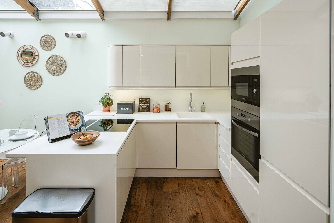 Beautiful 2-Bed Notting Hill Apt with Garden 15 Hello Guest