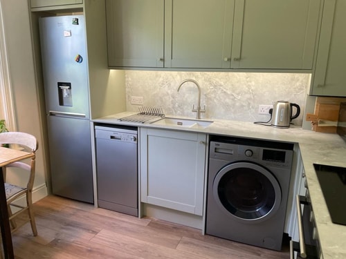 Fantastic 2BD Victorian Apt - 4 adults & 1 child 5 Hello Guest