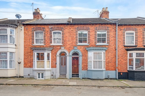3BR Victorian Home for Up to 5 Guests