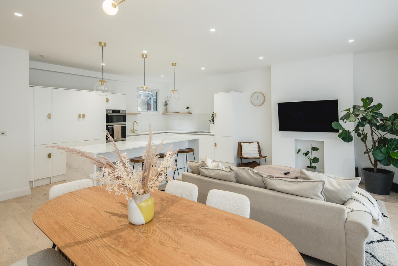 Elegant 2 Bedroom Apartment in Fulham 13 Hello Guest