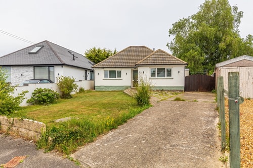 3BR Bungalow with Garden for up to 6 guests