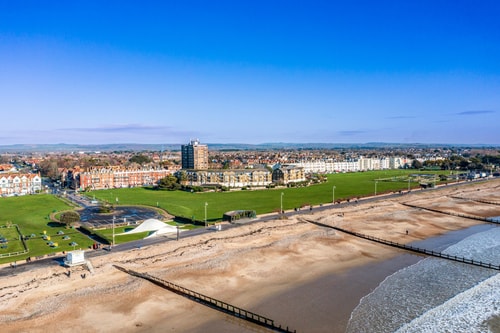 Tranquil 3BD Haven by the Sea in Littlehampton 29 Hello Guest