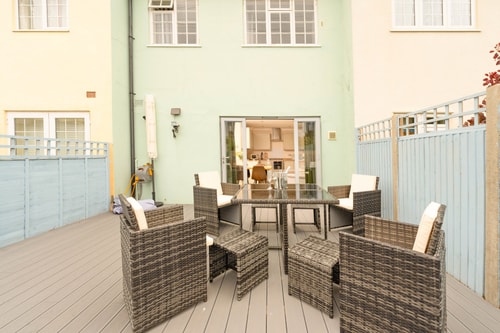 Tranquil 3BD Haven by the Sea in Littlehampton 18 Hello Guest