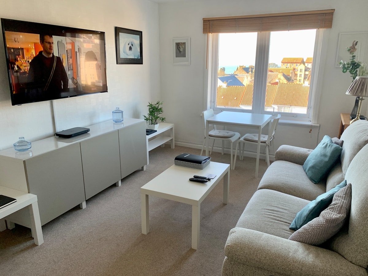 Superb One Bedroom Getaway in Dysart Kirkcaldy 6 Hello Guest