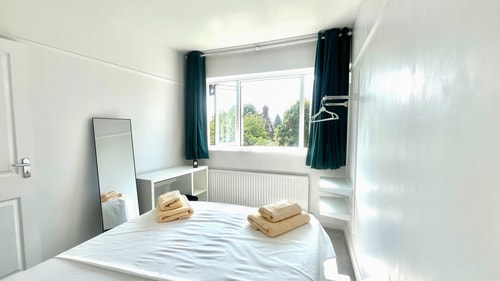 Modern 1 Bedroom Apt in Maidenhead nr River Thames 3 Hello Guest