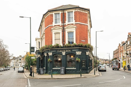 2BR Garden Flat Near Richmond & Stadium