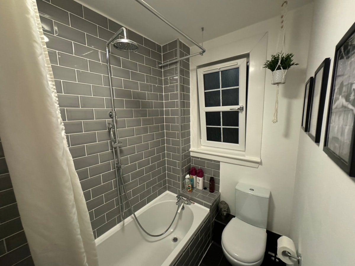 Stirling Haven: Charming 3B Apt in City Centre 21 Hello Guest