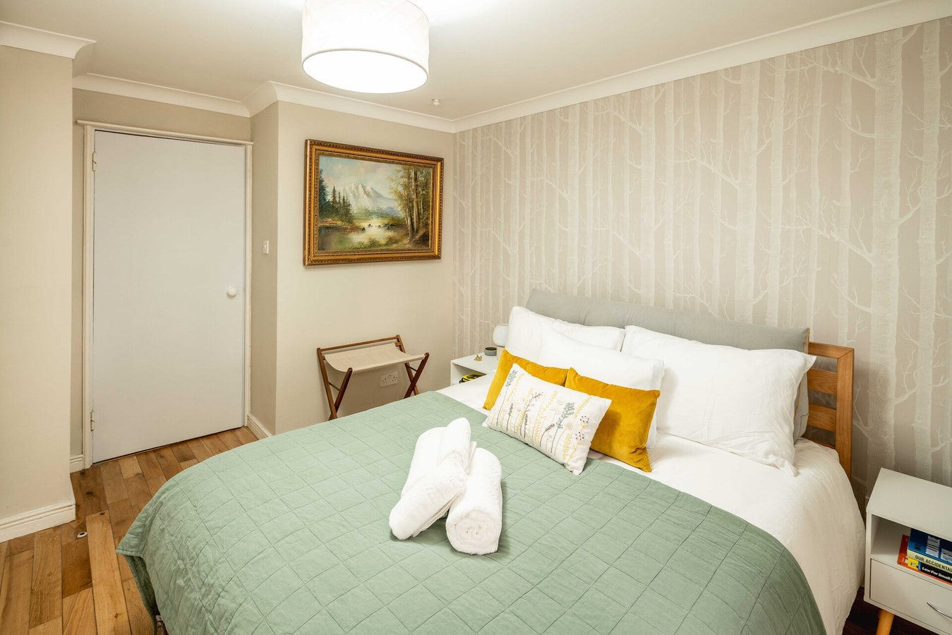 Serene Garden Flat - Steps from Tower Bridge 7 Hello Guest