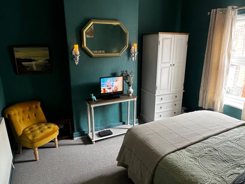 Robin’s Hollow: 2BD Home Near Wrexham AFC 13 Hello Guest