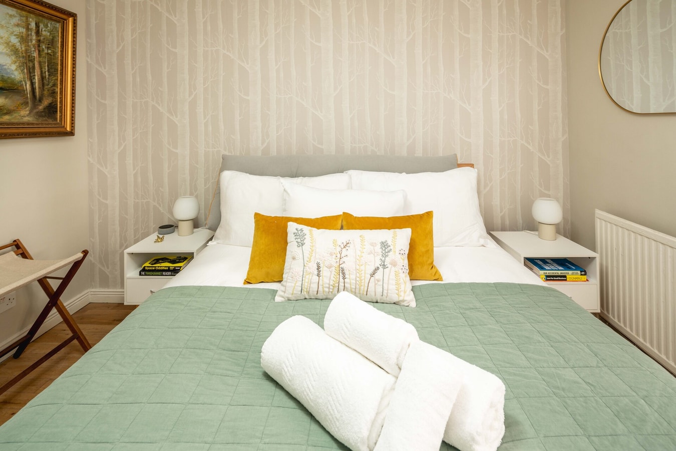 Serene Garden Flat - Steps from Tower Bridge 8 Hello Guest