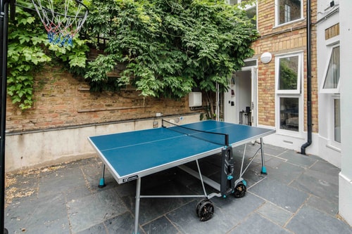 Stylish 2 Bedroom / 2 Bath in Notting Hill 19 Hello Guest