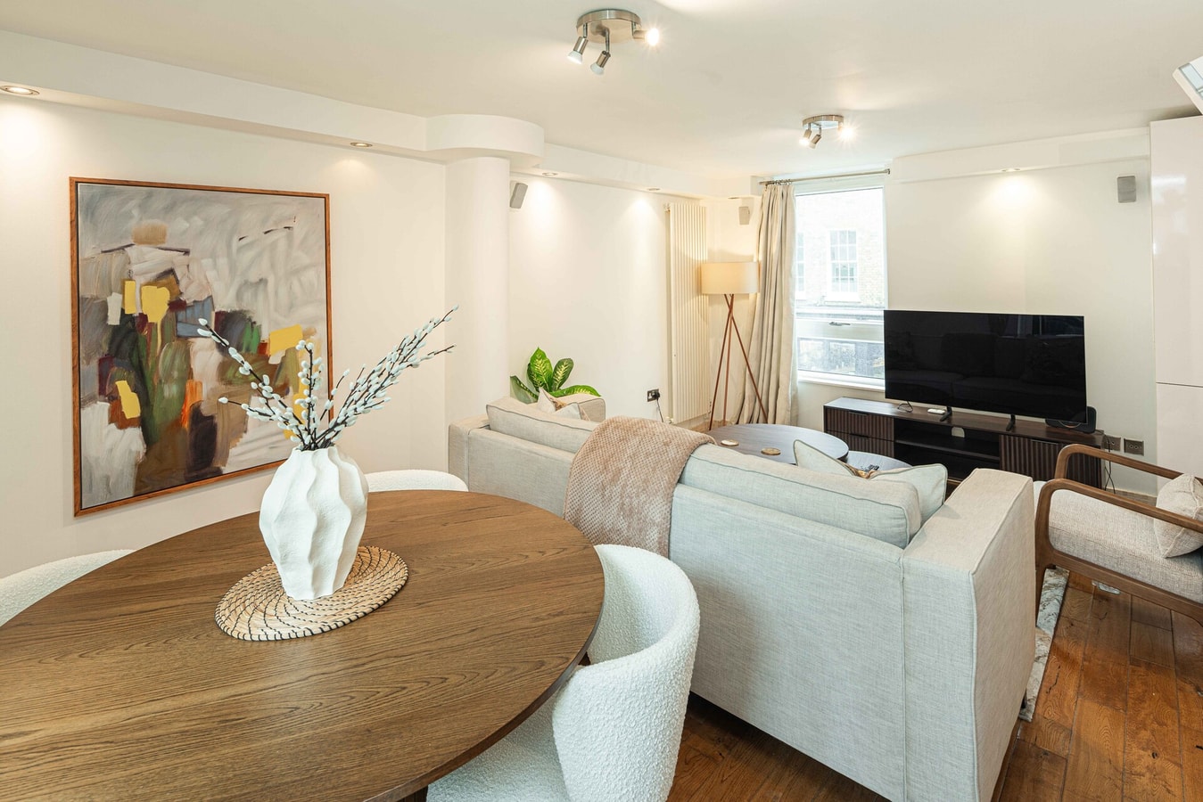 Stylish 3BD Flat in Prime Covent Garden Location 10 Hello Guest