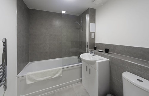 Stylish & Modern Flat 2 Min Walk to Ashford Outlet 18 Hello Guest