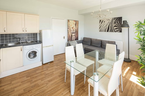 Elegant 2BD Flat with Views Near Barons Court 15 Hello Guest