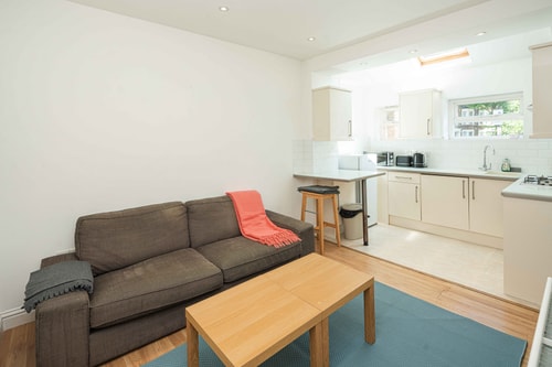 Super 2BD Maisonette in Queens Park, Maida Vale 12 Hello Guest