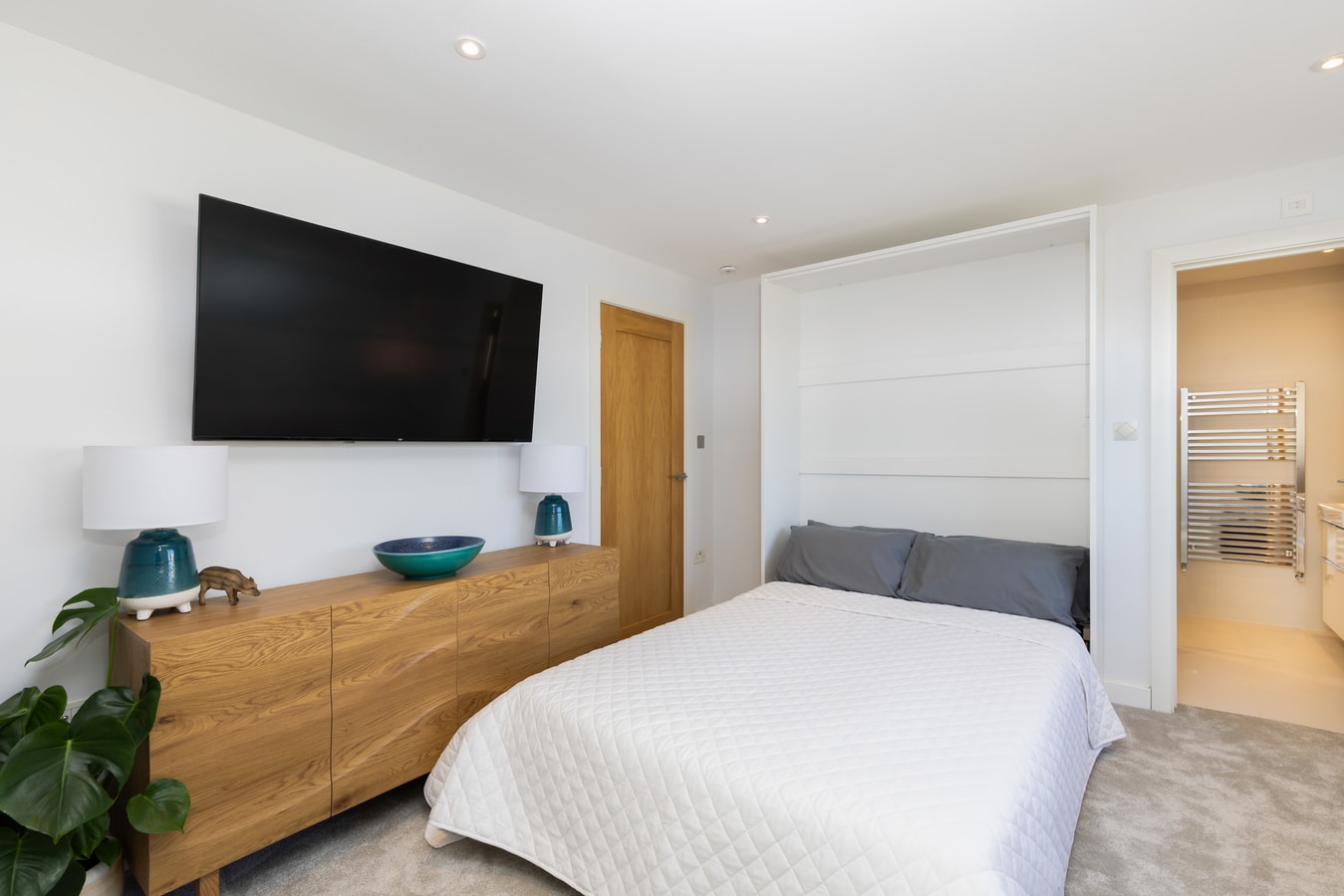 Spacious 4BD Smart Home in Idyllic Rural Setting 12 Hello Guest