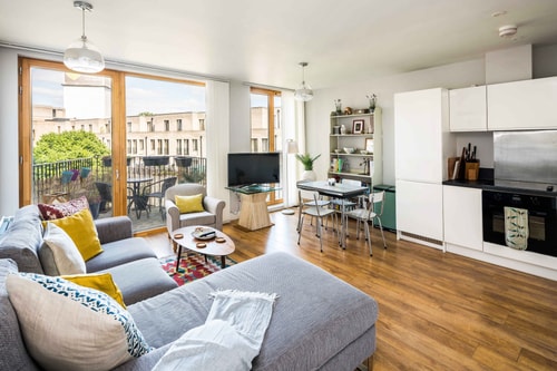 Shiny & Comfy stay with Underground links nearby! 0 Hello Guest