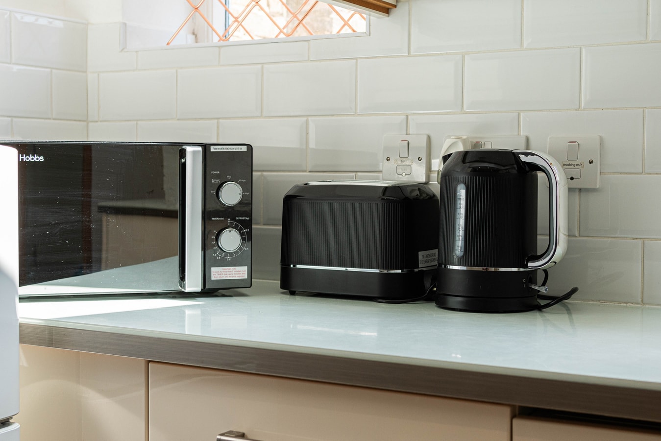 Super 2BD Maisonette in Queens Park, Maida Vale 5 Hello Guest