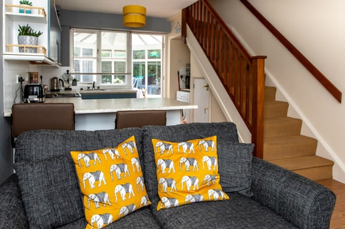 Cosy Homely House with Conservatory and Garden 6 Hello Guest