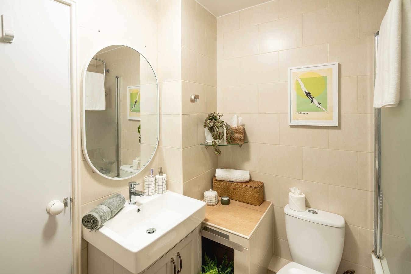 Serene Garden Flat - Steps from Tower Bridge 35 Hello Guest