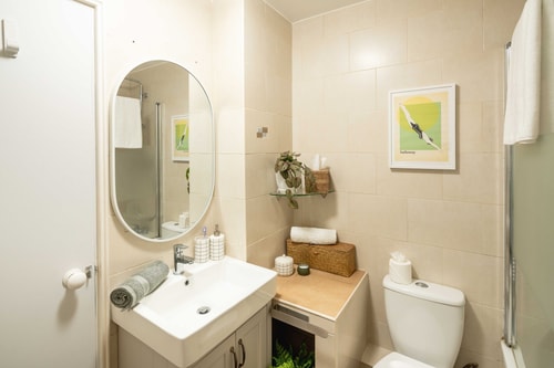 Serene Garden Flat - Steps from Tower Bridge 35 Hello Guest