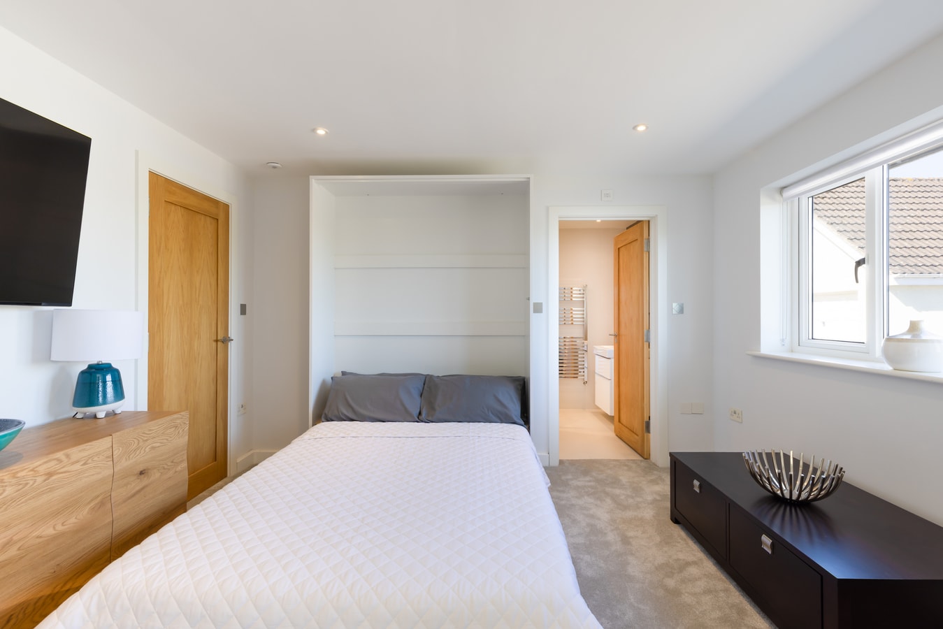 Spacious 4BD Smart Home in Idyllic Rural Setting 10 Hello Guest