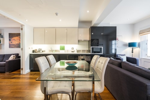 A Stunning Three Bedroom Home in Mayfair 3 Hello Guest