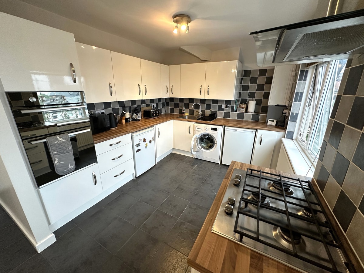 Bright Seaside Apartment with Stunning River Views 12 Hello Guest