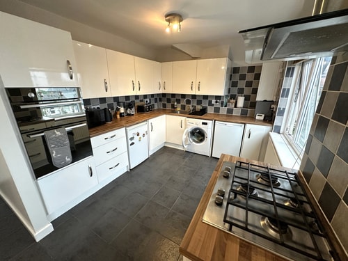 Bright Seaside Apartment with Stunning River Views 12 Hello Guest