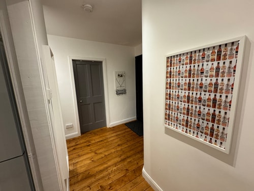 Stirling Haven: Charming 3B Apt in City Centre 25 Hello Guest