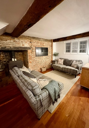 Historic 3-Bed Cottage with Garden in Hursley