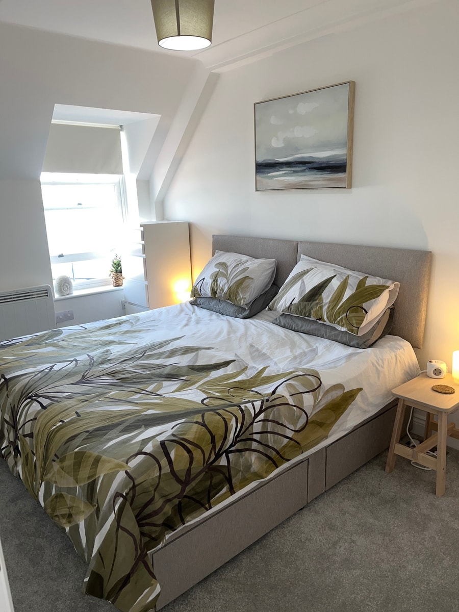 Apartment - Centre of Swanage Stunning Sea views 8 Hello Guest