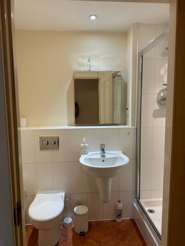 Spacious 1BD Orpington Flat, 20 min to Central LDN 11 Hello Guest