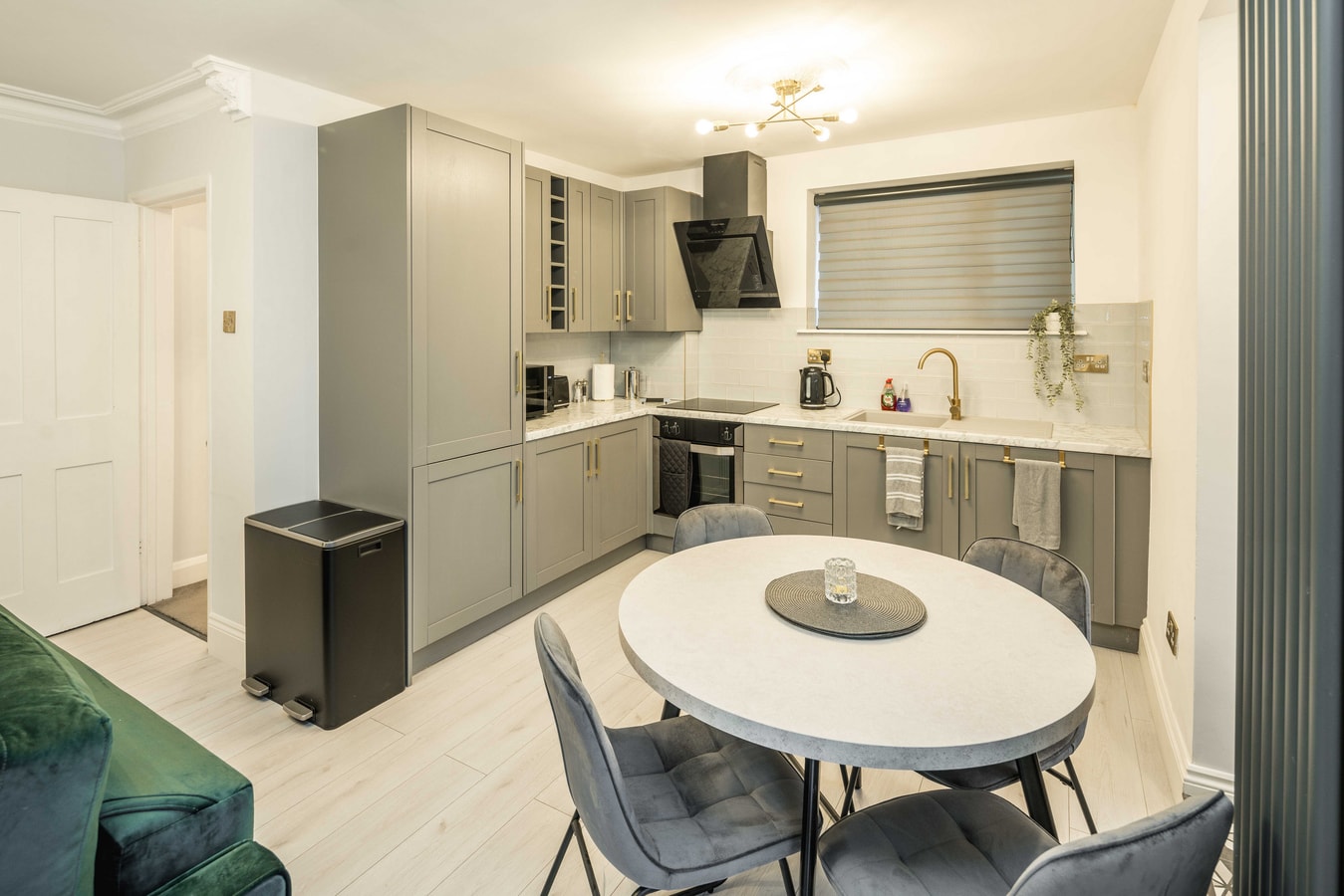 Spacious 1BR Flat in Wanstead: Garden & Comfort 16 Hello Guest