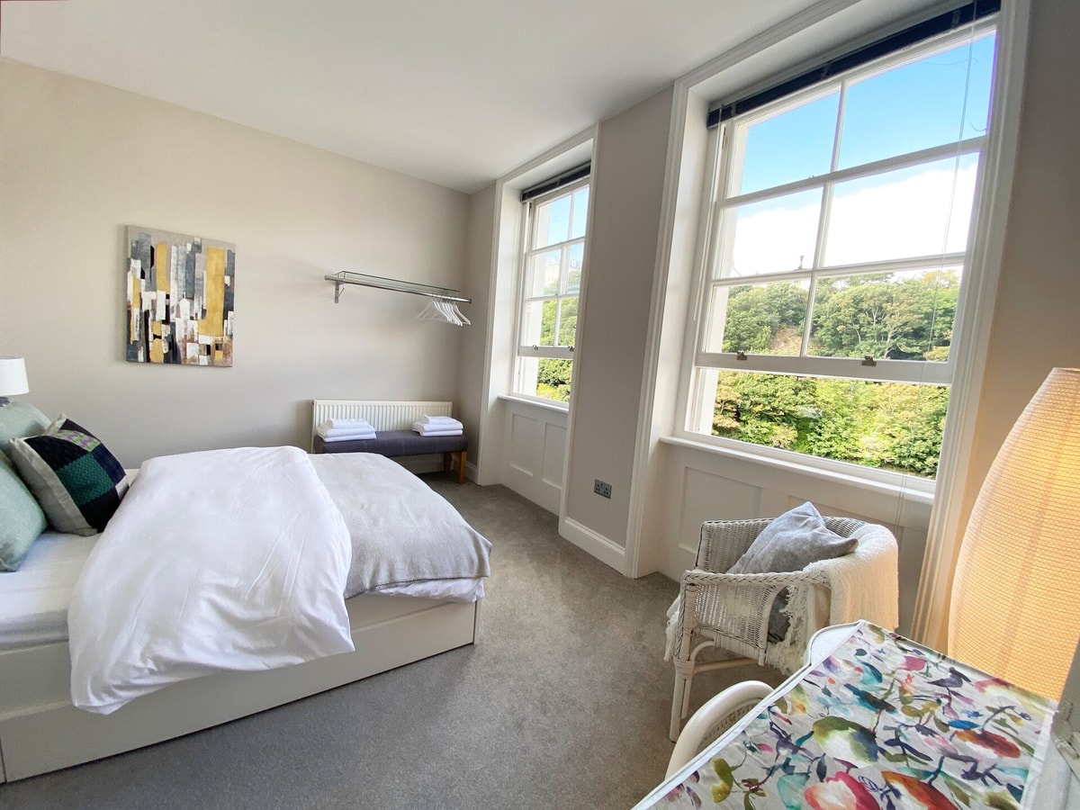 Spacious 2BD Flat with Stunning Views Folkestone 10 Hello Guest