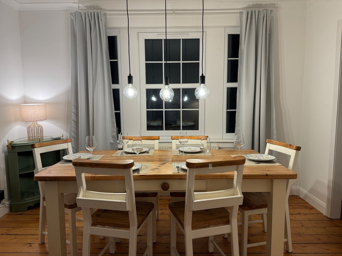 Stirling Haven: Charming 3B Apt in City Centre 19 Hello Guest