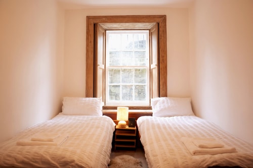 Elegant & Sunny 2BD basement stay, Edinburgh! 7 Hello Guest