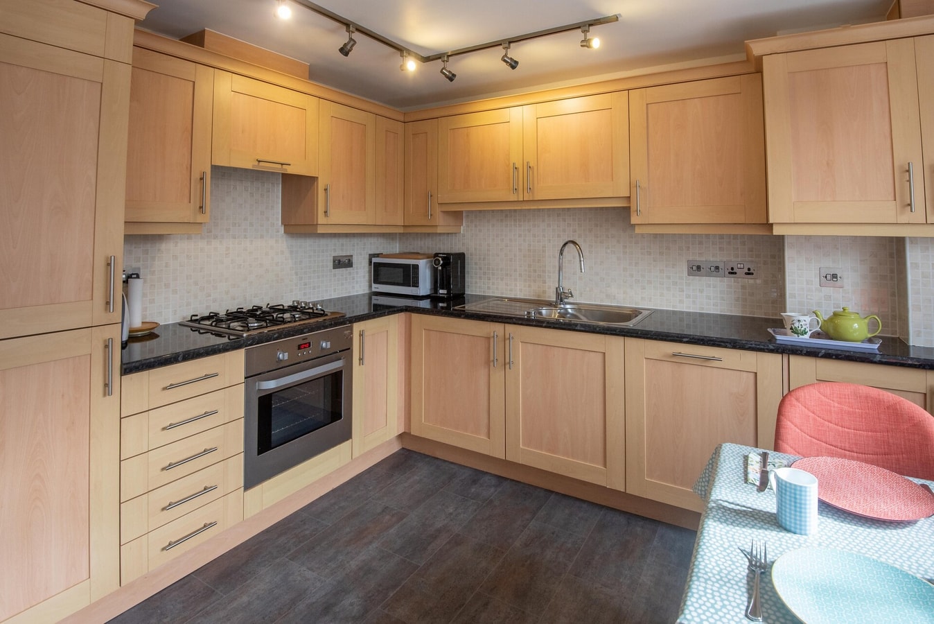 Modern 2-Bed Flat in Tavistock Centre 14 Hello Guest