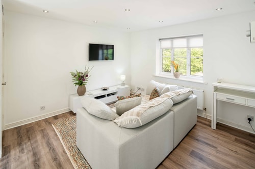 Loughton Hideaway: Cozy 1BD Near Tube & Nature