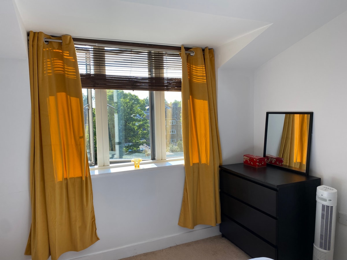 2BD Flat by Common & Village - Wimbledon, Zone 3 12 Hello Guest