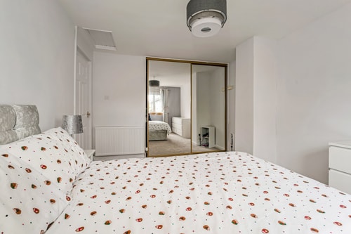 Centrally Situated 1 Bedroom House in Cumbernauld 2 Hello Guest