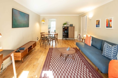 Serene Garden Flat - Steps from Tower Bridge 19 Hello Guest