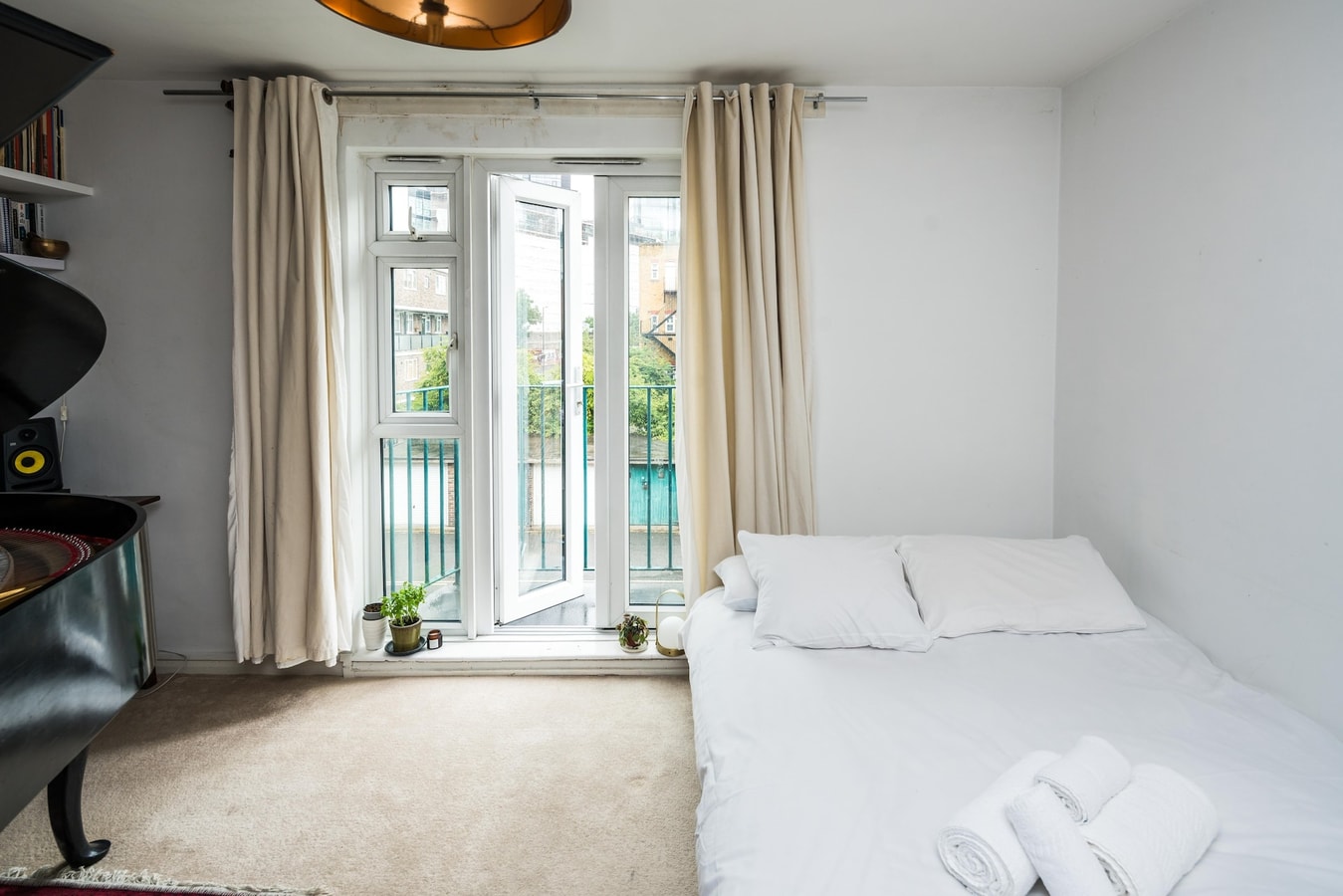 2BD Stylish Home w/t Grand Piano Central London 13 Hello Guest