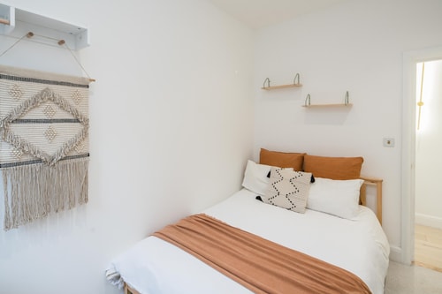 Elegant 2 Bedroom Apartment in Fulham 1 Hello Guest