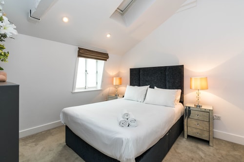 A Stunning Three Bedroom Home in Mayfair 1 Hello Guest