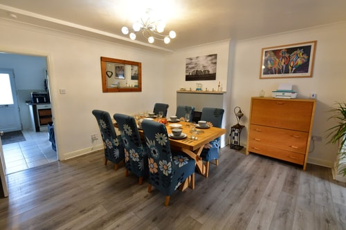 2BD Garden Home - A Short Walk to Stonehenge 2 Hello Guest